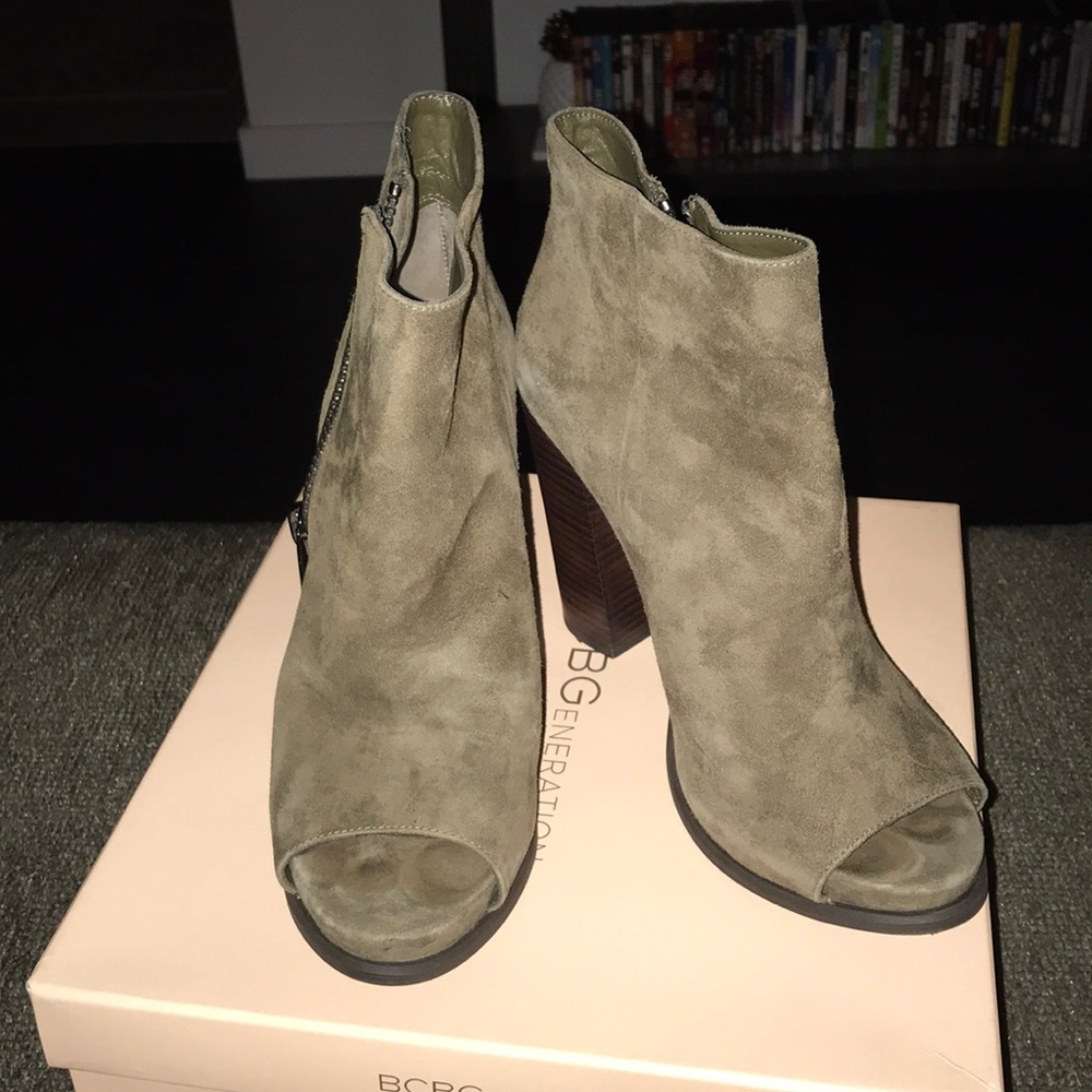 BCBGeneration olive green ankle booties